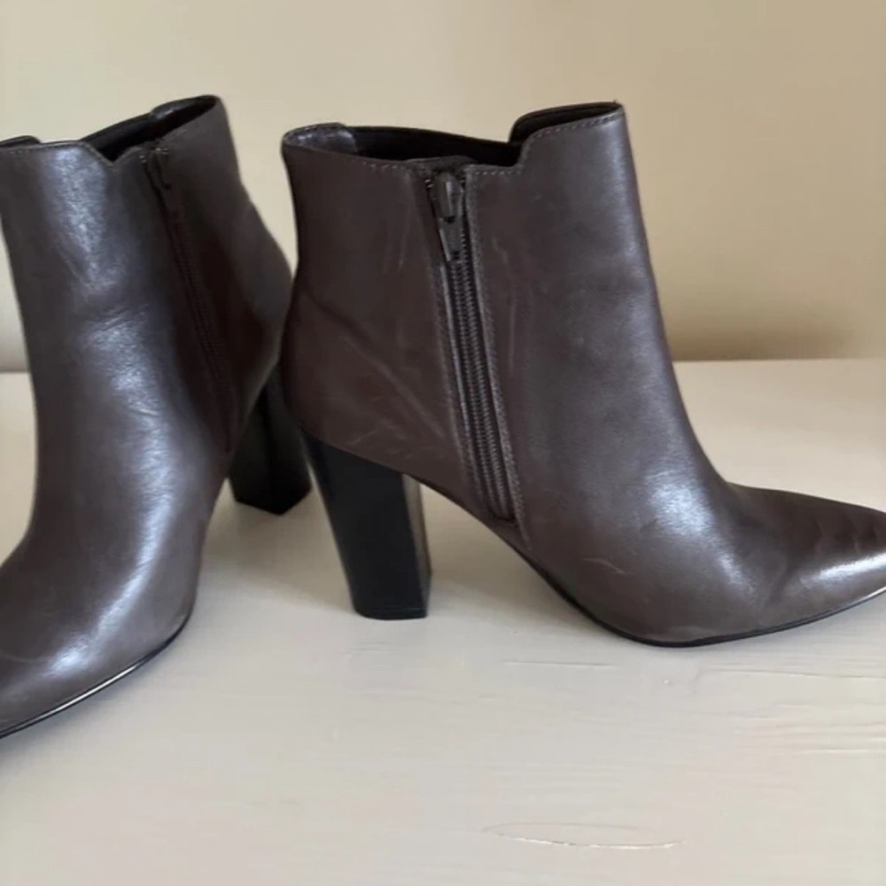 Elegant Dark Brown Heeled Boots